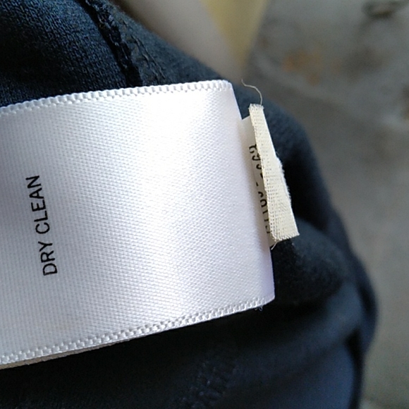 Banana Republic navy skirt - Picture 8 of 8